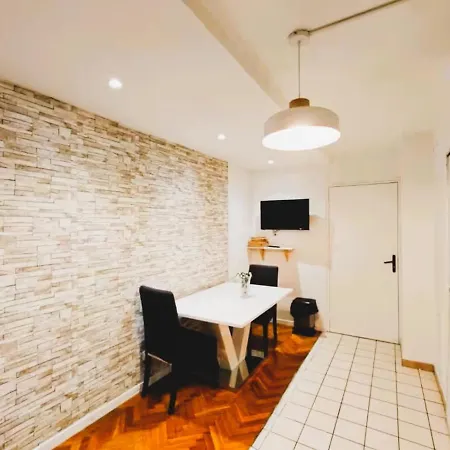 Mini-Studio Avec Kitchenette Ou Chambre Confort Avec Frigo Et Tv - Parking En Option Sur Resa ! Chaville Buitenkant foto