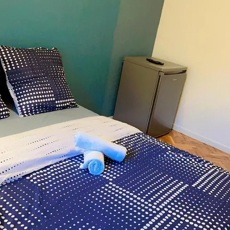 Mini-Studio Avec Kitchenette Ou Chambre Confort Avec Frigo Et Tv - Parking En Option Sur Resa ! Chaville Buitenkant foto